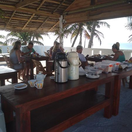 Copacabana Beach Hotel ヒッカドゥワ エクステリア 写真