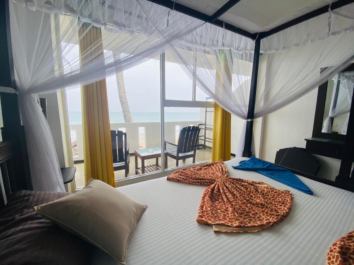 Copacabana Beach Hotel ヒッカドゥワ エクステリア 写真