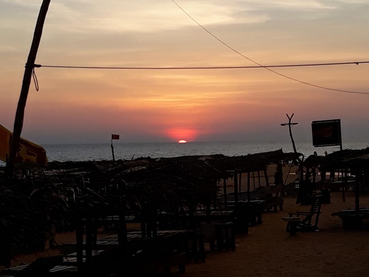 Copacabana Beach Hotel ヒッカドゥワ エクステリア 写真