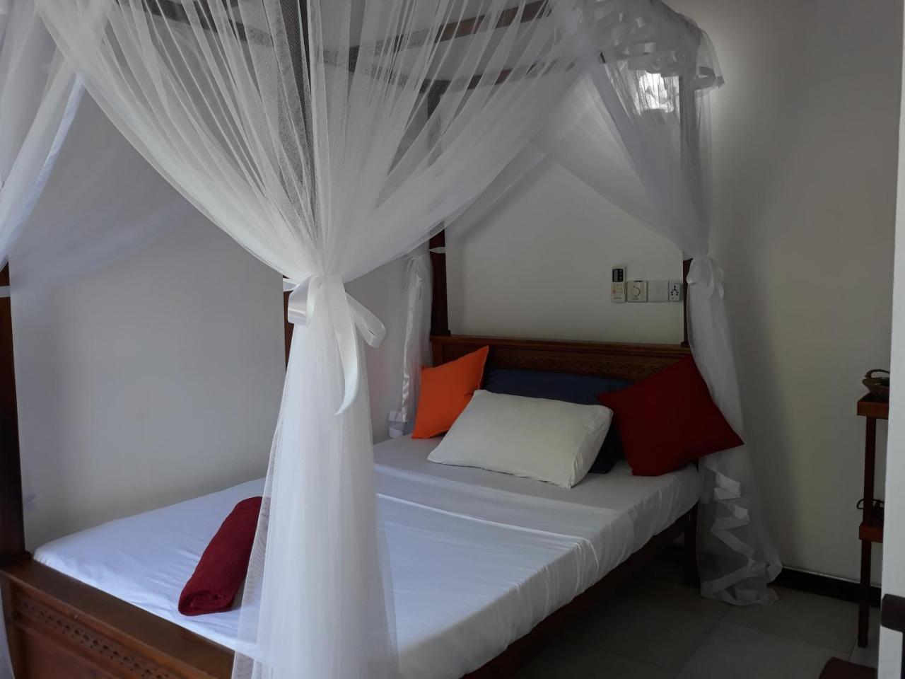 Copacabana Beach Hotel ヒッカドゥワ エクステリア 写真