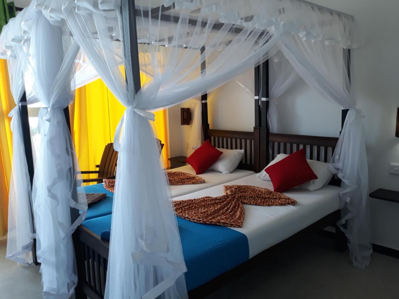Copacabana Beach Hotel ヒッカドゥワ エクステリア 写真