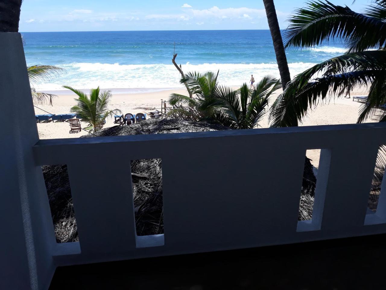 Copacabana Beach Hotel ヒッカドゥワ エクステリア 写真