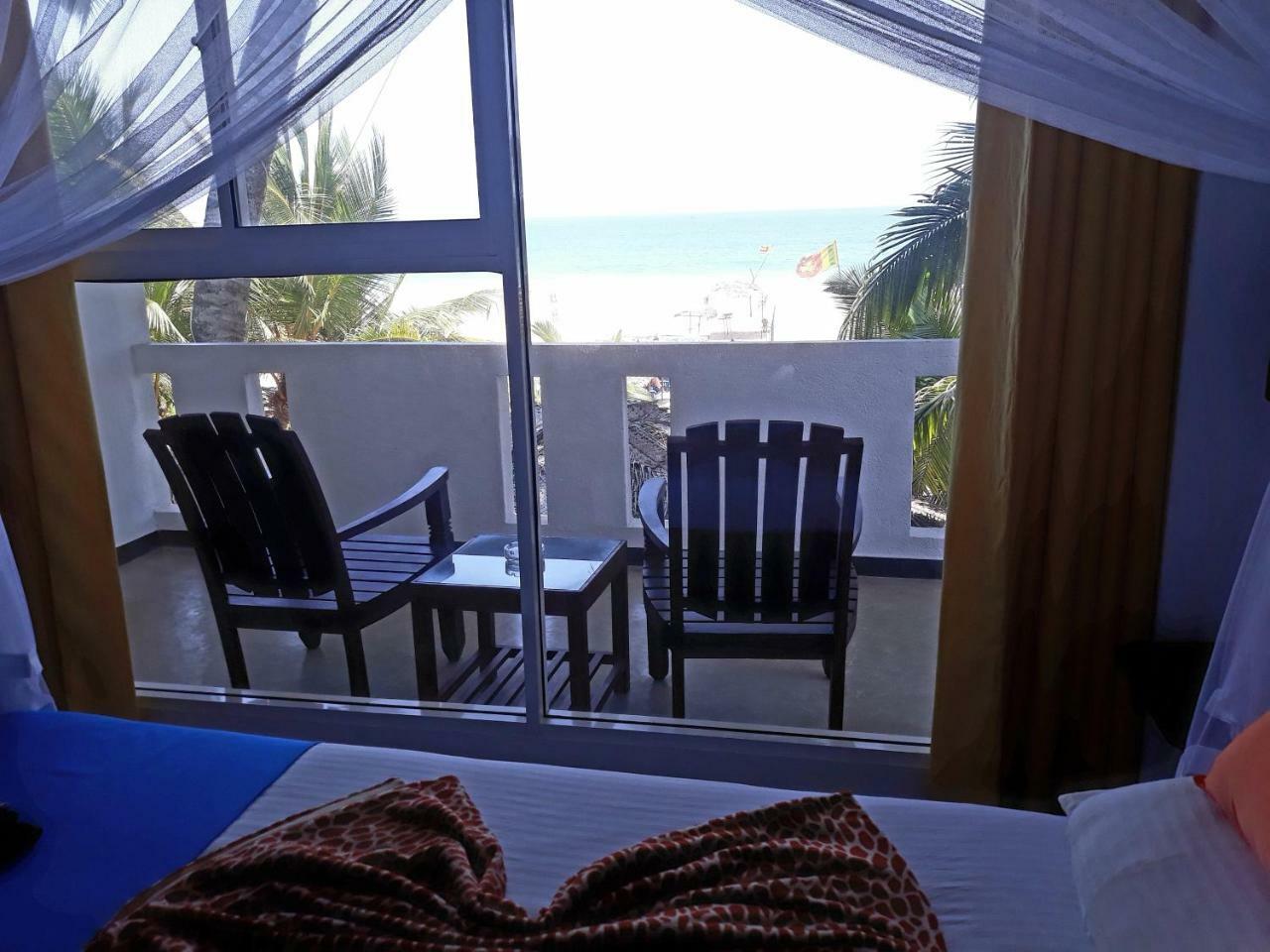 Copacabana Beach Hotel ヒッカドゥワ エクステリア 写真